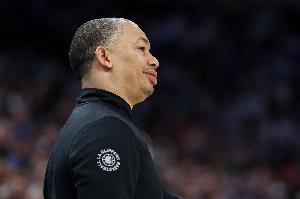 快船连续两场以50+%三分命中率命中20+三分 队史第二次