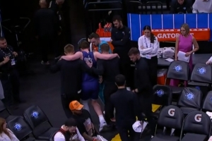 希望没事！克尼佩尔防守落地踩到队友脚上崴脚 本场比赛不会回归