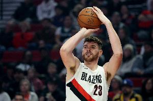 外线真练出来了！克林根三分3中3创新高 得到10分8篮板4助攻