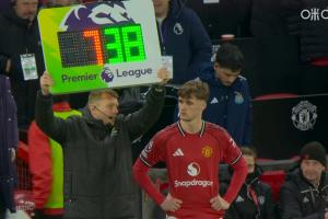 杰克·弗莱彻半场换下芒特，迎来生涯曼联主场首秀