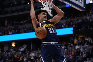 卡尔：斯潘塞·琼斯能在NBA打10年 他不仅靠身体技术还有激情智慧