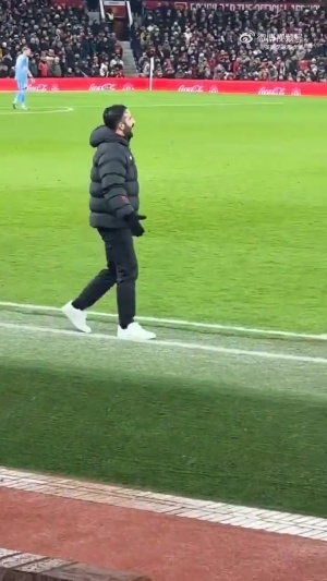 😡下半场的阿莫林在场边非常愤怒，这是对谁生气呢👀