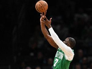 豪泽谈布朗连续8场30+：他可以在任何人头上随心所欲地得分