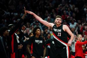 准到离谱！克林根外线开炮三分再中 本场三分已3中3