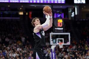 能突能投！马尔卡宁18中8&三分7中4砍下30分4板4助