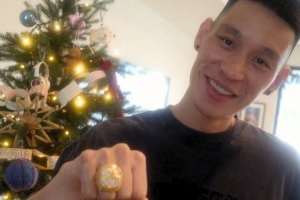 明日新北国王举行球衣退役仪式！林书豪晒戒指：永远感谢这段旅程