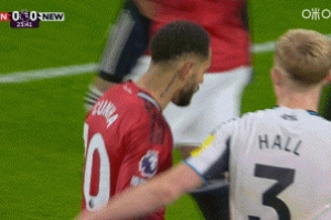 不含点球，曼联本赛季已通过定位球发起进攻打进13球，全英超最多