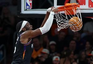 攻防俱佳！马威27分钟13中9砍下24分13板2断1帽 正负值+14