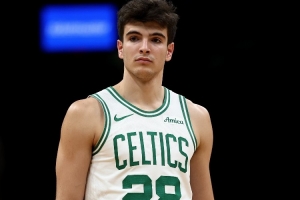 在场上干嘛呢？28号秀冈萨雷斯首节6分钟 数据栏皆是0&正负值-10