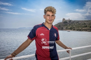 米体：卡利亚里将400万欧买断S·埃斯波西托 国米保留未来收益40%