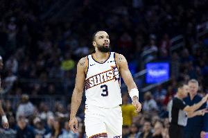 外线没投开！狄龙三分7中1拿到14分4板1助2断 压哨送两罚