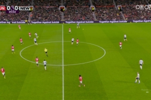 阿莫林听劝？曼联场上站位更像是4231，芒特前腰多尔古出任右边前