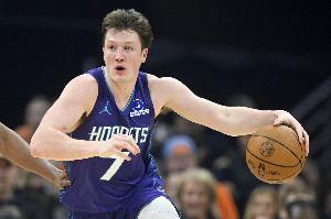 【菜鸟】瀚森垃圾时间也没捞到 克尼佩尔16分伤退 乐福25分钟14分