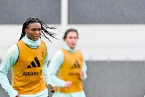 米体：技术特点类似莱奥，尤文16岁边锋埃利莫加莱已随一线队训练