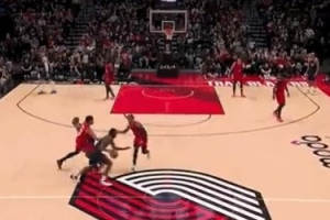 生气了！卡马拉抢掩护被撞倒没吹 斯普利特不满吃T