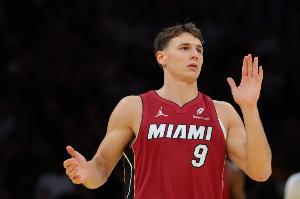 内外开花！拉松13中9砍生涯新高21分外加6板5助 三分4中3