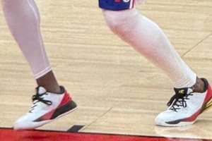 光脚的不怕穿鞋的？恩比德今天打球没穿袜子 仍砍全场最高31分