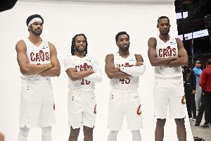 沃尔：骑士外线双枪不合拍&内线组合太软 必须做出重大改变