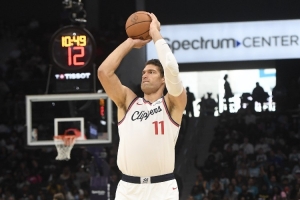 全靠你了！大洛飙中个人本场第7记三分 帮助快船努力追赶