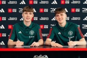 镜报：弗莱彻的双胞胎儿子目前分别选择代表英格兰和苏格兰