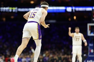 苏群：詹东里组成三核组合变幻莫测 里夫斯受伤后双体威力打折扣