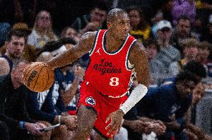 防守积极性很强！邓恩5中3拿到7分3板4助2断1帽