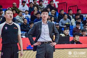 辣眼睛！四川首节仅得7分次节11分 半场18-47大比分落后于上海