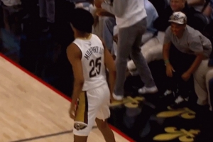 锡安2罚+墨菲三分！鹈鹕一波流反超太阳5分 自35-33后首次领先