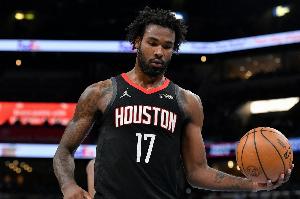 KD：伊森能从1防到5&手快又准 我告诉他要适应首发球员的上场时间