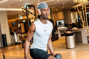 放假也没闲着！卡马文加更新社媒晒训练照，努力保持状态