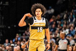 效率很高！凯肖恩·乔治半场9中7独得18分5板 三分4中2