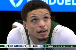 纯纯神仙球！罗林斯突破对抗背身不看筐打板命中 可惜加罚没中