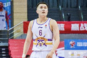 投得很准！张帆13中6&5记三分球拿到17分1板2助