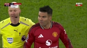 一脸懵😳卡塞米罗不解被换下震惊了一路，反复指着自己表达疑惑