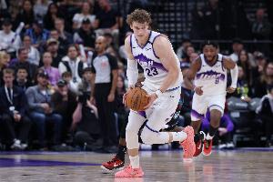 要崩？文班亚马运球被双鬼拍门 马尔卡宁一骑绝尘上篮打停马刺