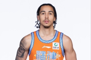 外援这水平？特莱斯9中1仅拿13分2板1助1断 3失误