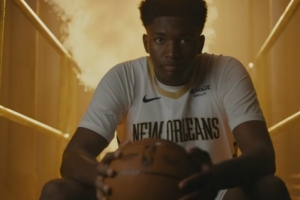 能里能外！13号秀奎因下半场突然爆发 不到4分钟连得10分打停太阳