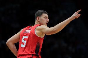 维金斯：我们都清楚约维奇的实力 他能打任何位置天赋太出众了