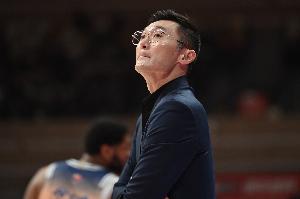 记者：过去7个赛季新疆有6个赛季防守都是联盟前6 今年暂时垫底