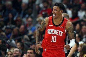 效率高呀！小贾巴里9中6得15分7板2助1断1帽 三分5中3