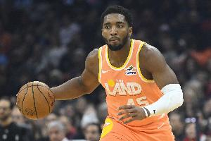 没能站出来！米切尔17中7拿到16分3板6助2断1帽