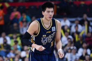 面对旧主很积极！焦泊乔4中2拿到9分8板 5前场板