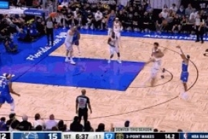 连续开火！布莱克单挑约基奇三分&再造三分犯规 开场连拿13分