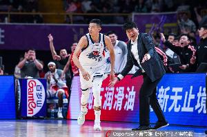 手感一般！陈林坚7中2仅拿到10分2板1助