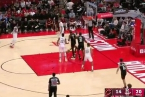 好兆头！阿门底角接球命中三分球 赛季命中率18.5%