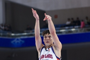 状态不佳！陈国豪半场3中0没有得分&仅有2篮板 2次罚球全部罚丢