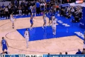 点燃主场！班凯罗转身直接双手暴扣打停掘金