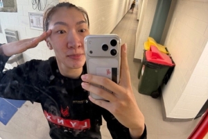 俺也一样！韩旭晒照：忘带钥匙把自己锁公寓外了 鱼般记忆的女人