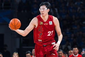 周琦回归令北京内线实力恢复正常 对阵广厦广东将检验球队硬实力