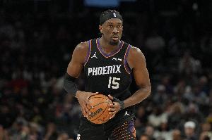 太能抢了！马威半场仅9分钟8中4拿到10分 狂揽7前场板